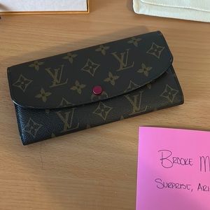 Louis Vuitton Emilie wallet in Fuchsia. All box, dust bag, ribbon included.